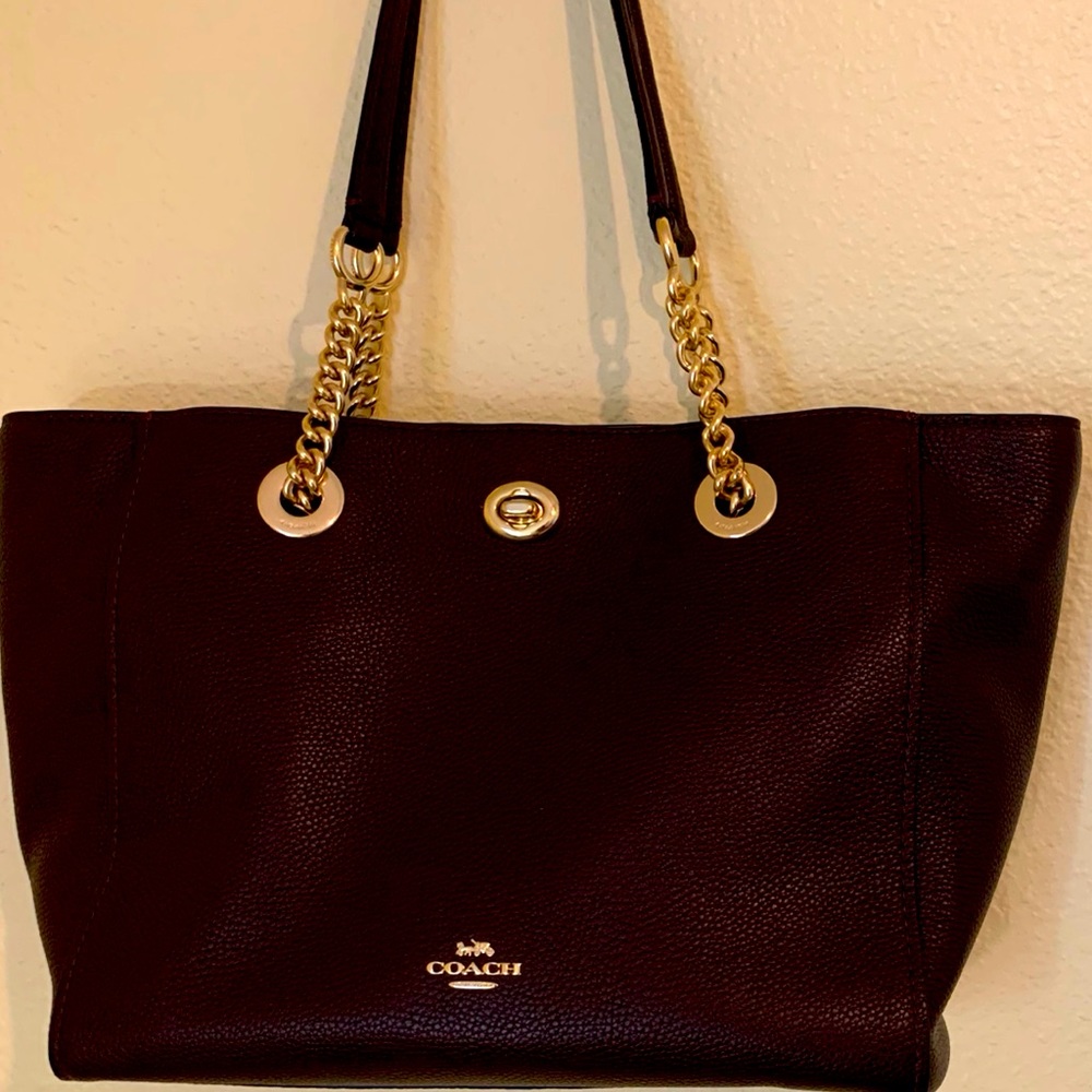 Coach
Turnlock Chain Oxblood Pebbled Leather Tote